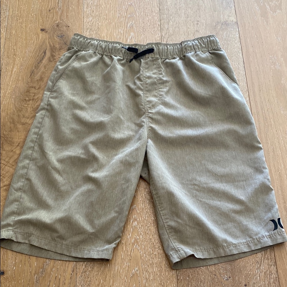 HURLEY (BOYS/TEEN XL, 13-15 years) LIKE NEW.